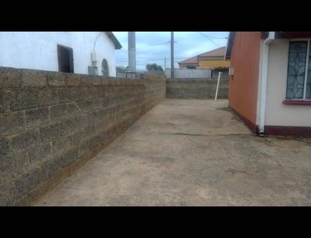 2 BEDROOM HOUSE FOR SALE IN STRETFORD